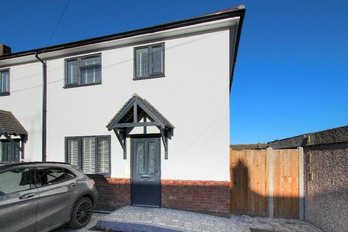 3 Bedroom Semi-Detached House To Rent In Albany Road, Brentwood, Essex, CM15