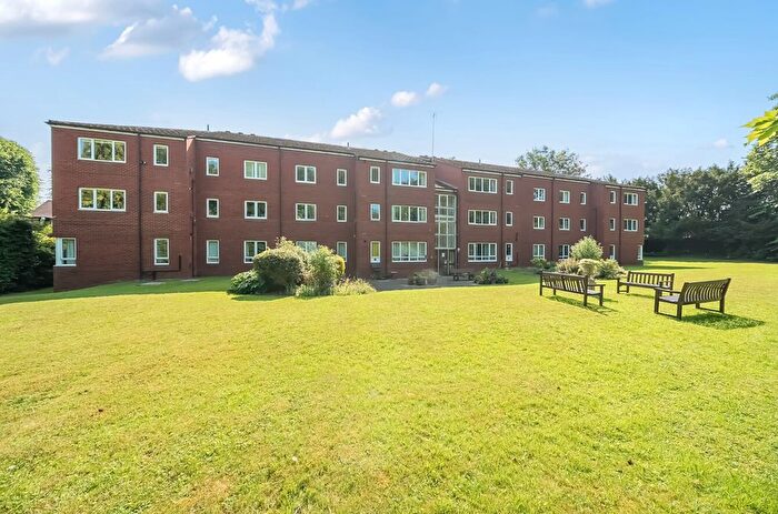 2 Bedroom Flat For Sale In Moorend Road, Charlton Kings, Cheltenham, GL53