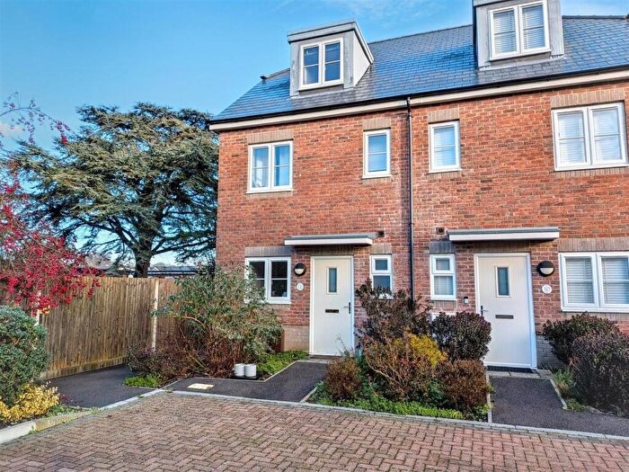 3 Bedroom Semi Detached House For Sale In Kings Close, Yapton, BN18