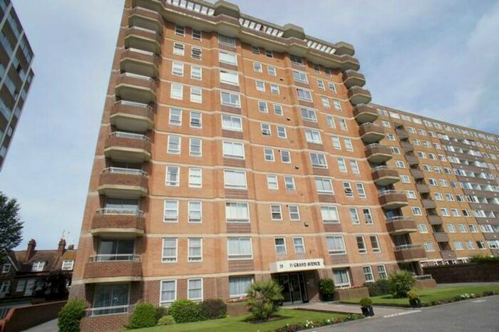 3 Bedroom Flat To Rent In Grand Avenue, Hove, BN3