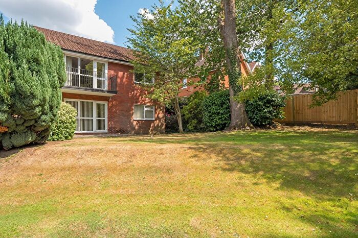 2 Bedroom Flat For Sale In Kings Court, The Avenue, Tadworth, Surrey., KT20