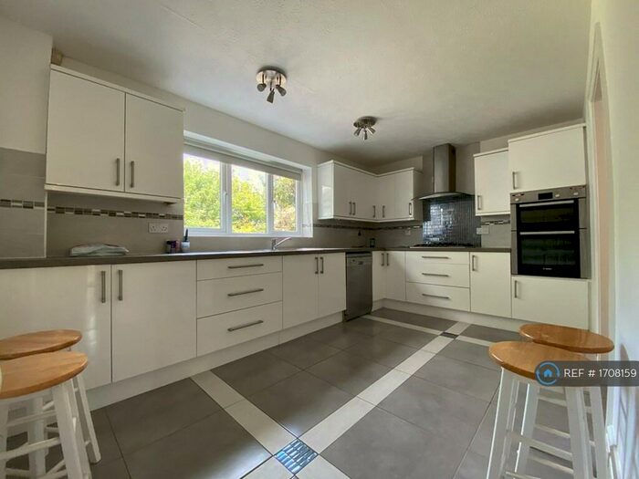 4 Bedroom Detached House To Rent In Little Meadow, Milton Keynes, MK5