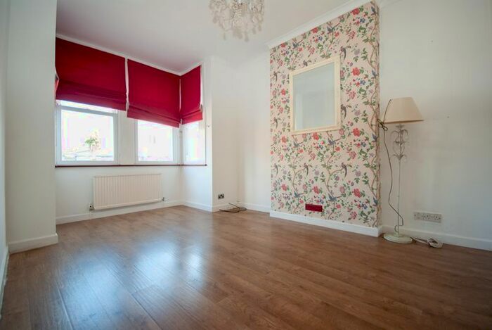 2 Bedroom Flat To Rent In Elm Road, Leigh-On-Sea, SS9