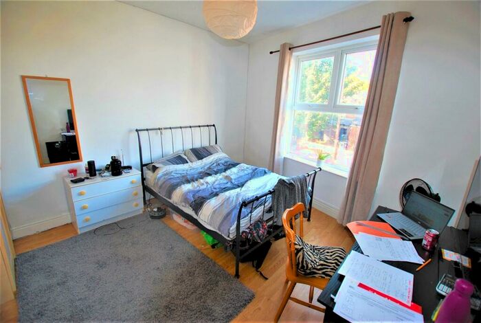 3 Bedroom Apartment To Rent In Stalker Lees Road, S11