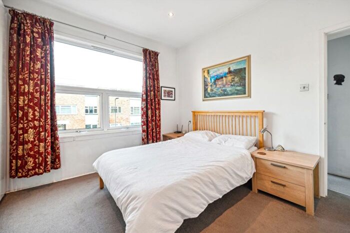 2 Bedroom Flat For Sale In Darwin Road, Ealing, W5