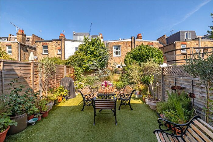 2 Bedroom Flat For Sale In Parfrey Street, London, W6