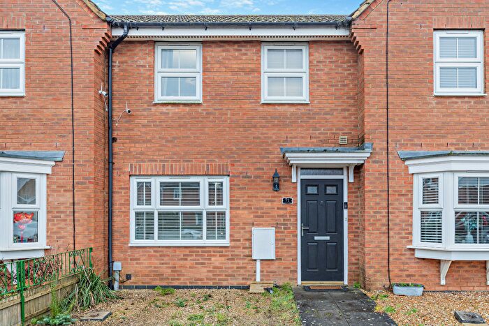 3 Bedroom Terraced House For Sale In Sunningdale Drive, Rushden, Northamptonshire, NN10