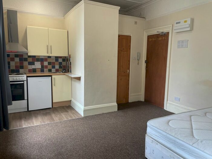 Studio To Rent In St. James Road, Croydon, Surrey, CR0