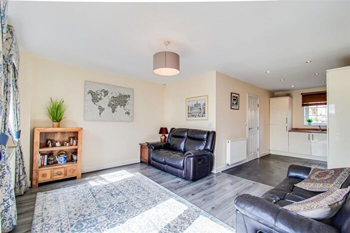 3 Bedroom Town House For Sale In The Dards, Cudworth, Barnsley, S72
