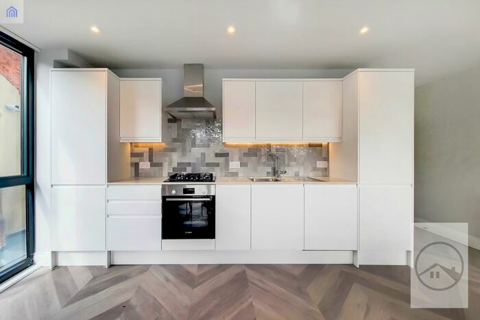 3 Bedroom Flat To Rent In Rotherhithe Old Road, Surrey Quays SE16