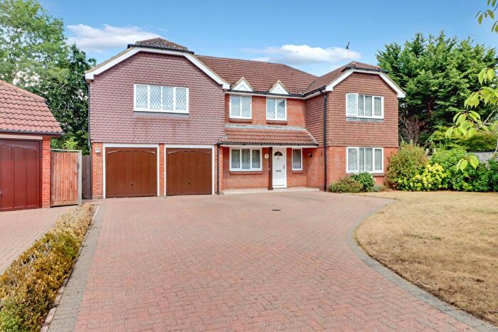 5 Bedroom Detached House For Sale In Barrington Close, Earley, RG6