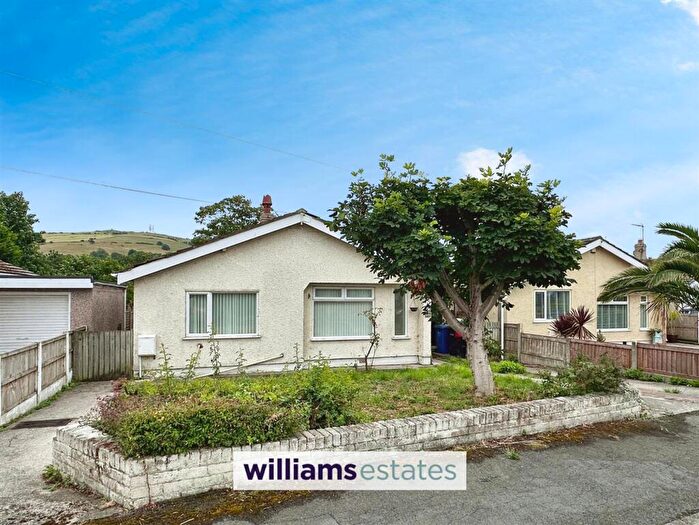 2 Bedroom Detached Bungalow For Sale In Warren Road, Prestatyn, LL19