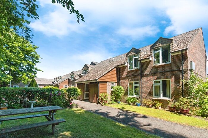 1 Bedroom Flat For Sale In Gaskell Court, Alton, GU34
