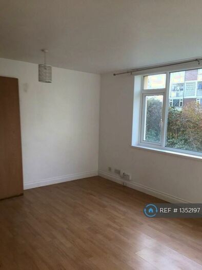 3 Bedroom Maisonette To Rent In Vaagso Close, Plymouth, PL1