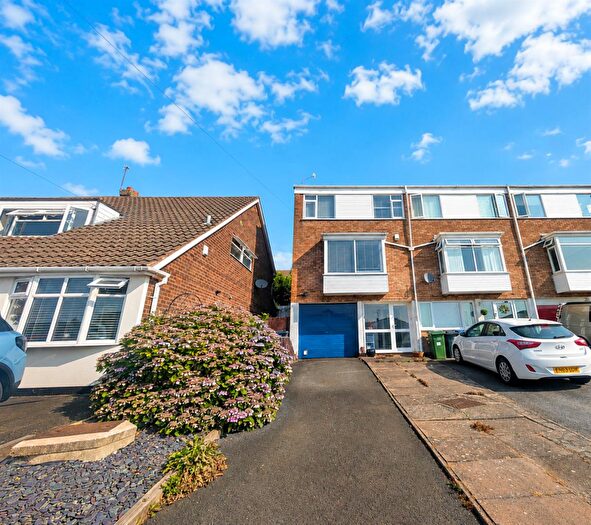 3 Bedroom Semi Detached House For Sale In Belbroughton Road, Halesowen, B63