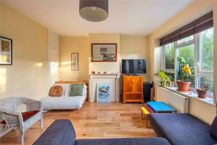 3 Bedroom Flat To Rent In Moreton Close, Clapton, London, E5
