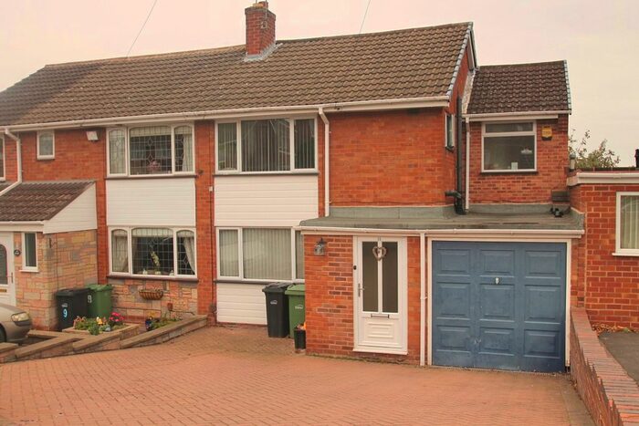 4 Bedroom Semi-Detached House To Rent In Sandringham Road, Wordsley, Stourbridge, DY8
