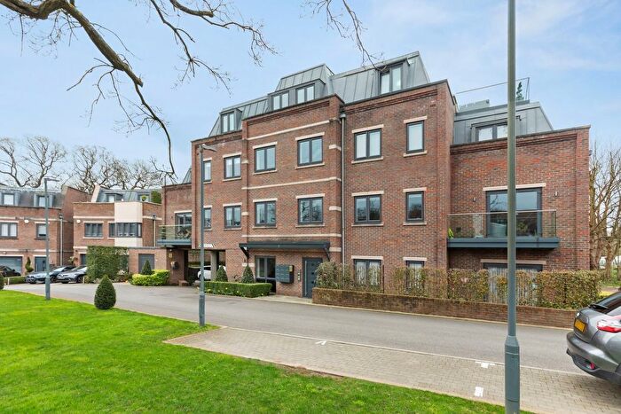 2 Bedroom Flat For Sale In Aspen Place, Bushey Heath, Bushey, WD23