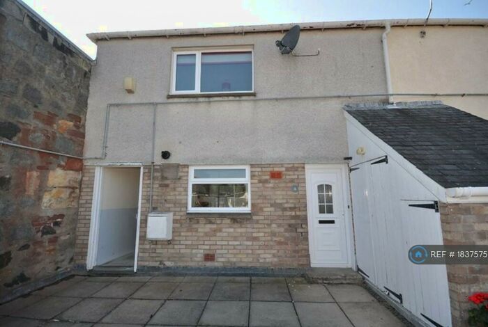 3 Bedroom Flat To Rent In Chalmers Court, Girvan, KA26