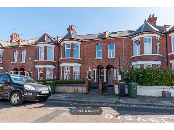 3 Bedroom Maisonette To Rent In Glenfield Road, London, SW12