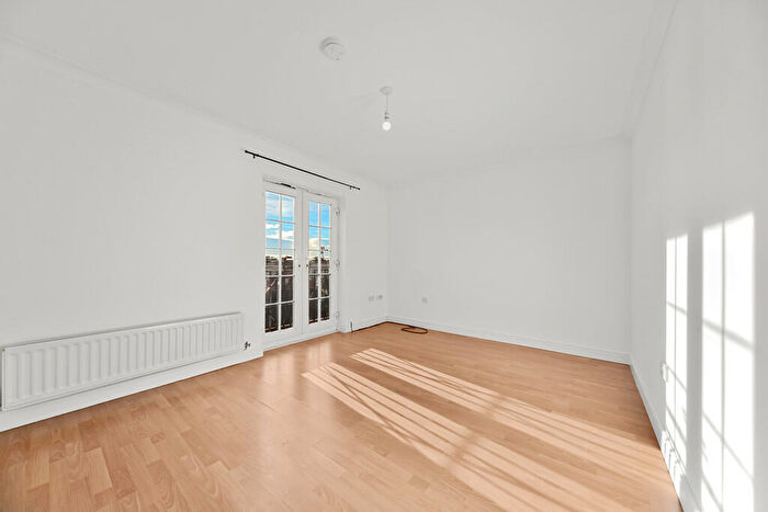 2 Bedroom Apartment To Rent In Mansion Gate Mews, Chapel Allerton, Leeds, LS7