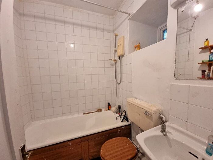 1 Bedroom Flat For Sale In Ground Floor Flat, Peverell Road, Porthleven, TR13