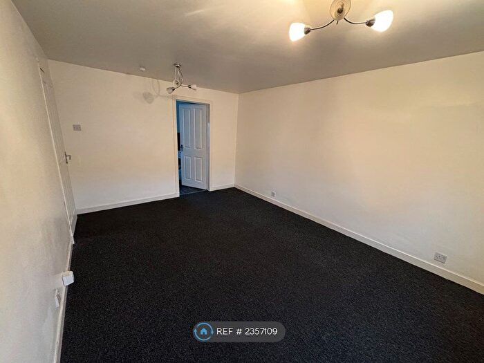 1 Bedroom Flat To Rent In Knock Way, Paisley, PA3