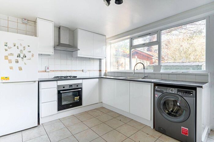 4 Bedroom Maisonette To Rent In Birchen Grove, Queensbury, London, NW9