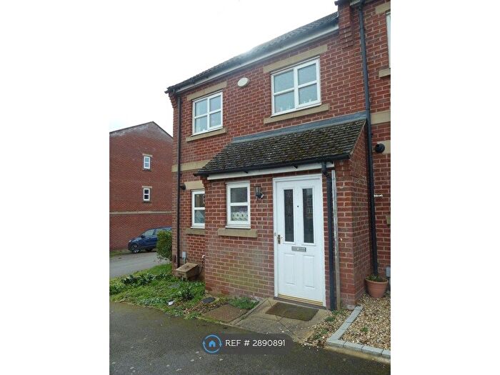 3 Bedroom End Of Terrace House To Rent In Braunston Close, Northampton, NN4