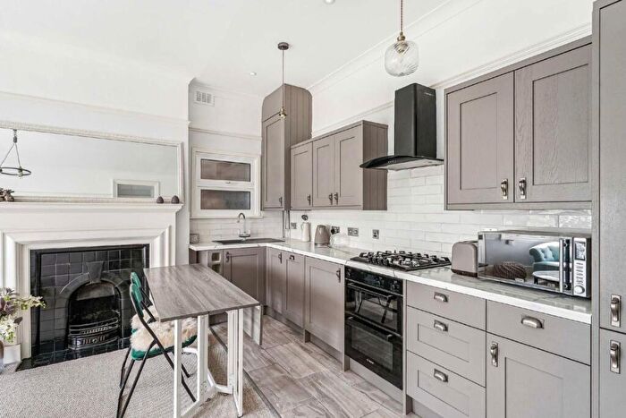 1 Bedroom Flat For Sale In Bedford Hill, Balham, SW12