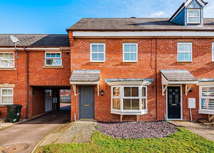 3 Bedroom Link Detached House To Rent In Celandine Close, Bicester, OX26