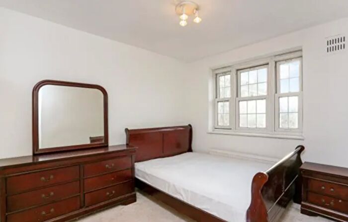 3 Bedroom Flat For Sale In Filey House, Usk Road, London, SW11