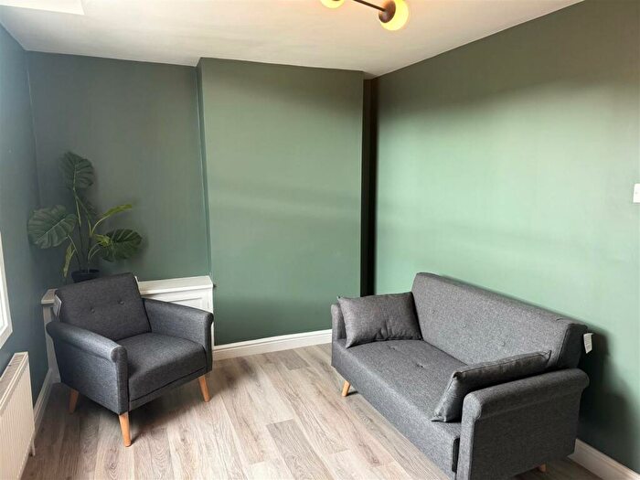 3 Bedroom Flat To Rent In Exeter Road, Selly Oak, Birmingham, B29