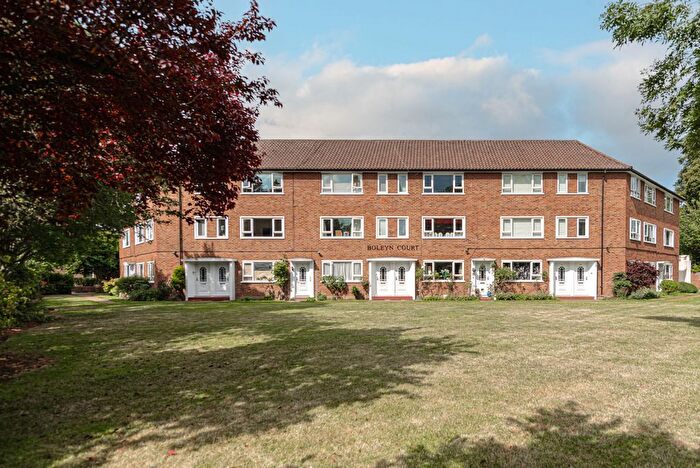 2 Bedroom Maisonette For Sale In Bridge Road, East Molesey, KT8