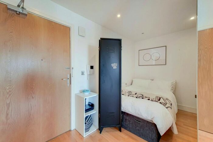 Studio To Rent In Pinner Road, Harrow, HA1