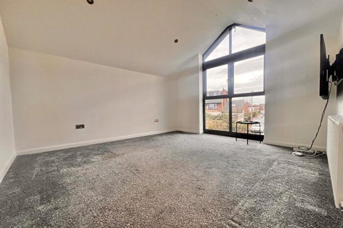 6 Bedroom Detached House To Rent In Austin Drive, Manchester, M20