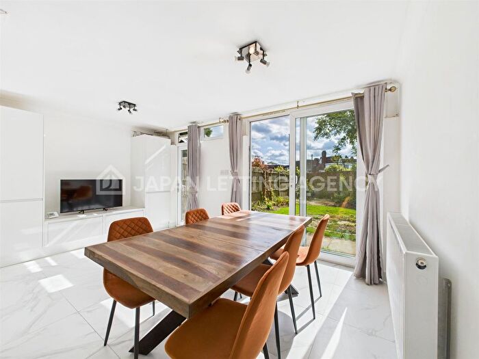 4 Bedroom Detached House To Rent In Deena Close, Queens Drive, W3