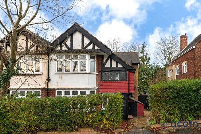 2 Bedroom Maisonette To Rent In Buck Lane, Kingsbury, London, NW9