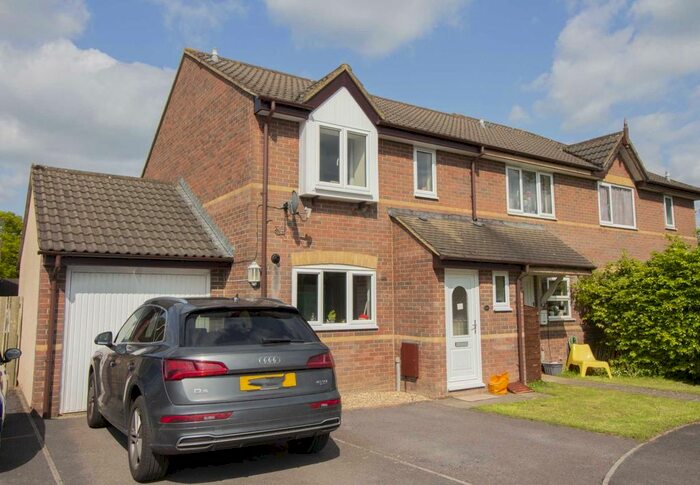3 Bedroom End Of Terrace House For Sale In Croscombe Gardens, Frome, BA11