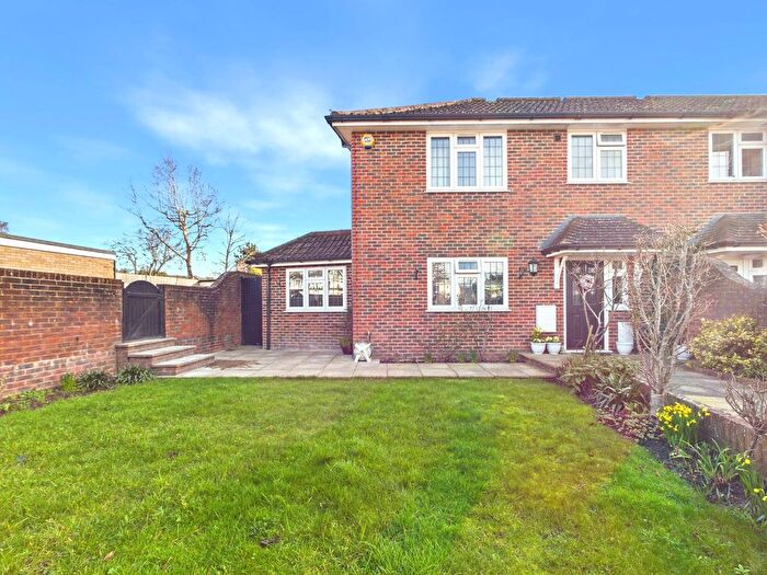 3 Bedroom Semi-Detached House For Sale In Cissbury Avenue, Findon Valley, Worthing, BN14