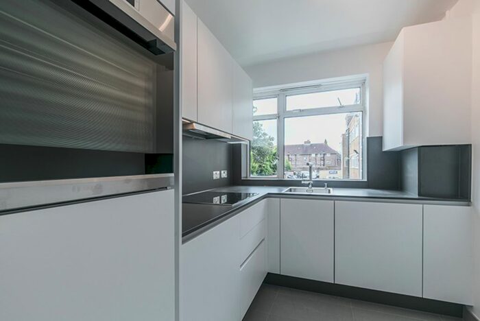 2 Bedroom Flat To Rent In High Street, London, N14