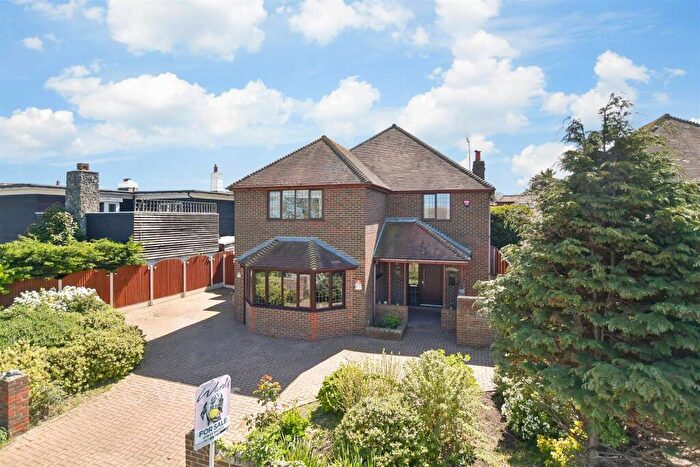 4 Bedroom Detached House For Sale In Epple Bay Avenue, Birchington, Kent, CT7