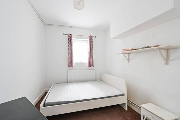 2 Bedroom Maisonette To Rent In Albert Road, Silvertown, London, E16