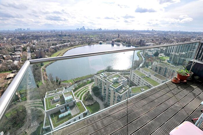 3 Bedroom Flat For Sale In Woodberry Grove, London, N4