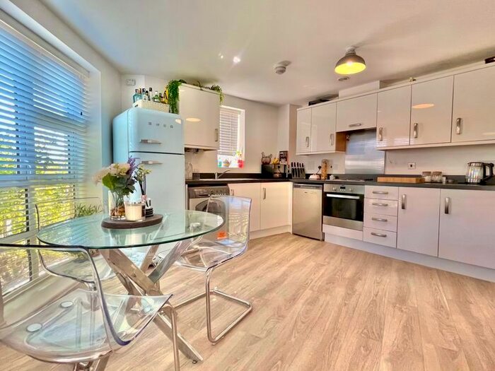 2 Bedroom Flat To Rent In Church Path, East Cowes PO32