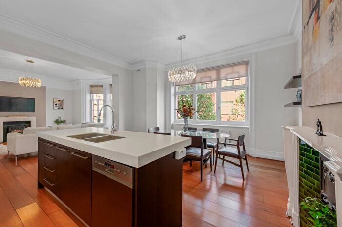 3 Bedroom Flat To Rent In Hyde Park Mansions, Cabbell Street, NW1