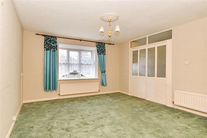 2 Bedroom Flat For Sale In Old Mill Close, Eynsford, Kent, DA4