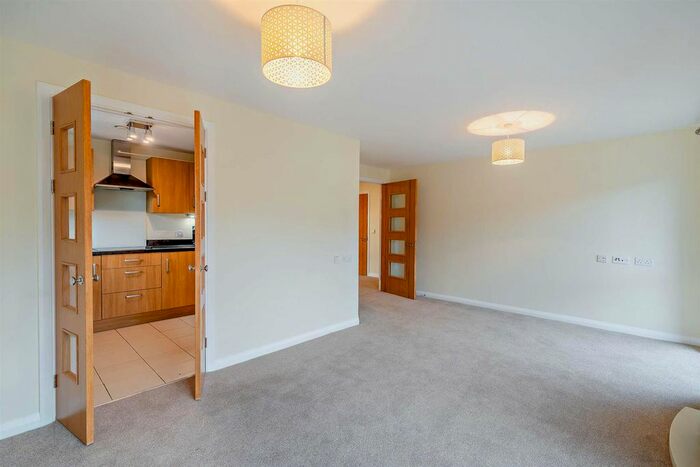 2 Bedroom Flat For Sale In Greaves Road, Lancaster, LA1