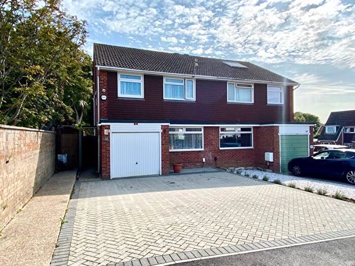 4 Bedroom Semi-detached House For Sale In Frogmore, Fareham, PO14