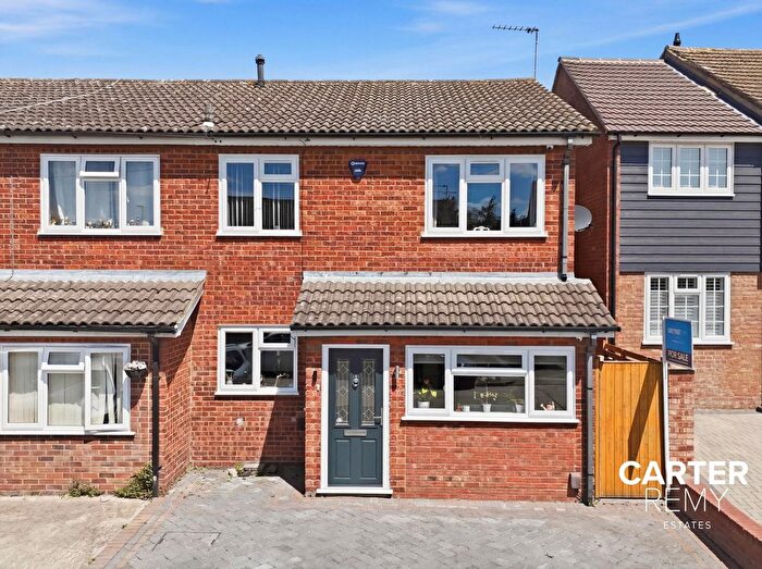 3 Bedroom End Of Terrace House For Sale In Cherry Tree Close, Grays, RM17